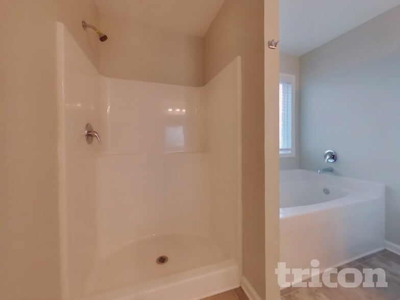 Building Photo - 142 Waters Edge Pkwy