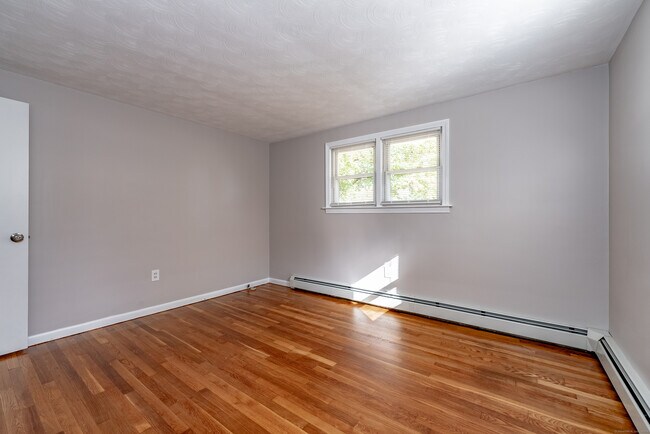 Building Photo - 14 Alaimo Dr
