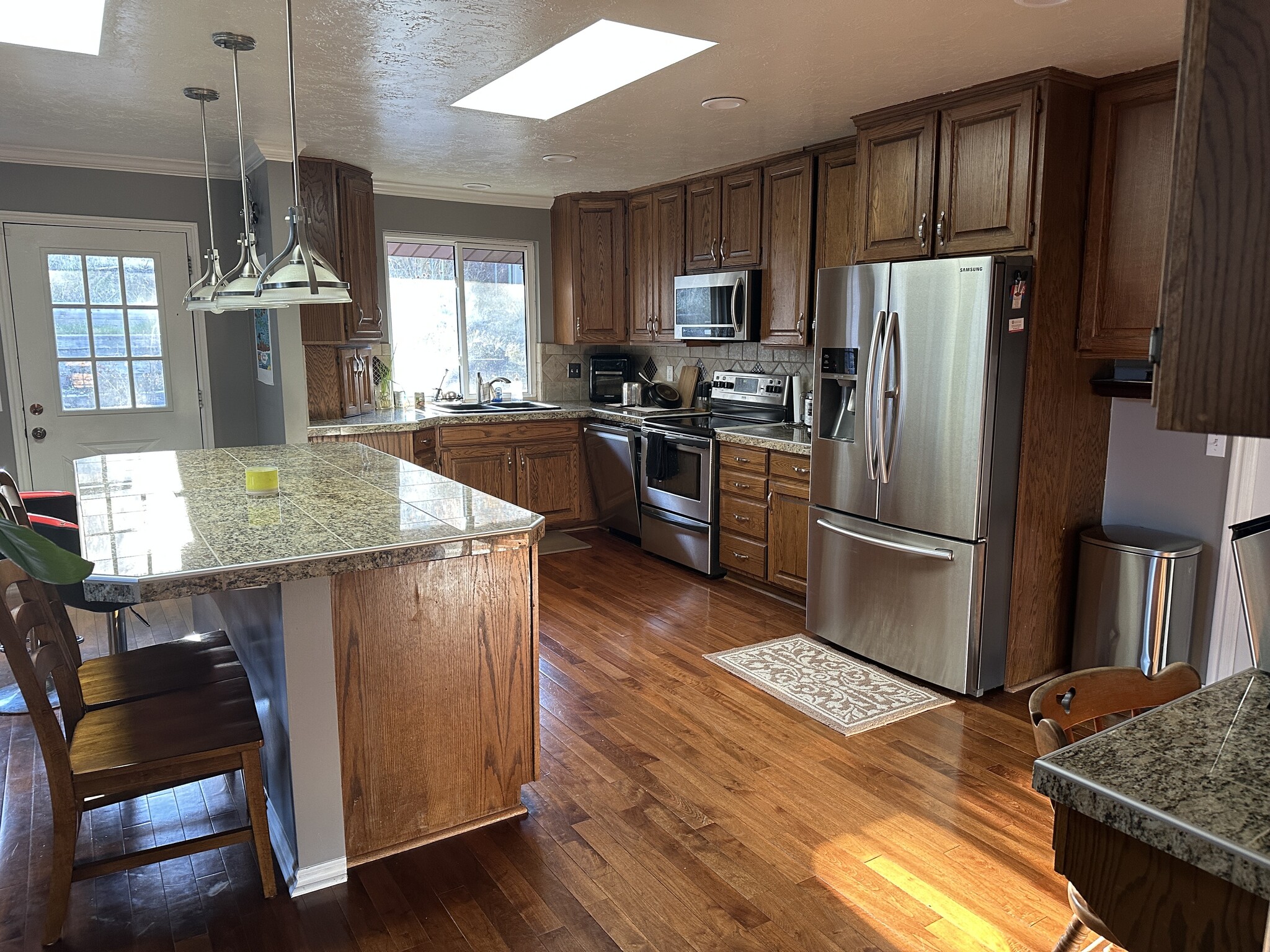 Spacious kitchen - 921 Ashley Cir