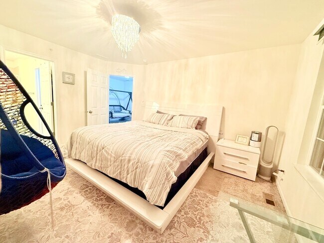 Building Photo - 2995 Madison Dr