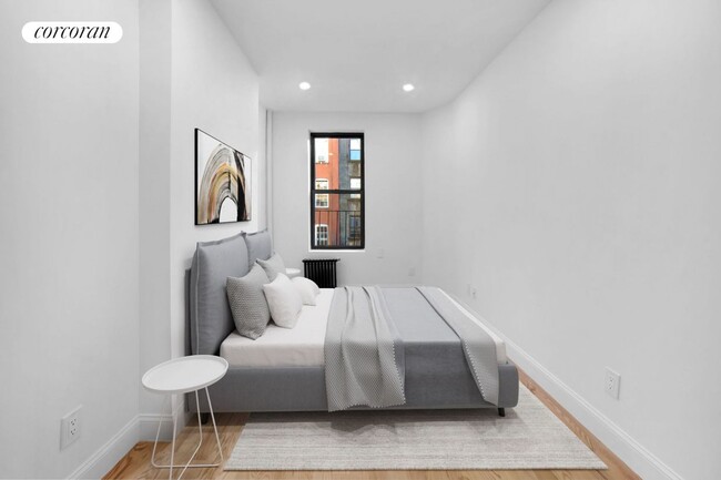Building Photo - 350 E 89th St