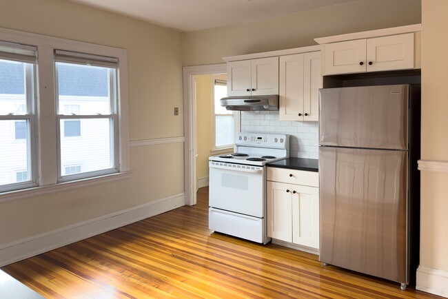 Kitchen - 32 Lancaster Rd