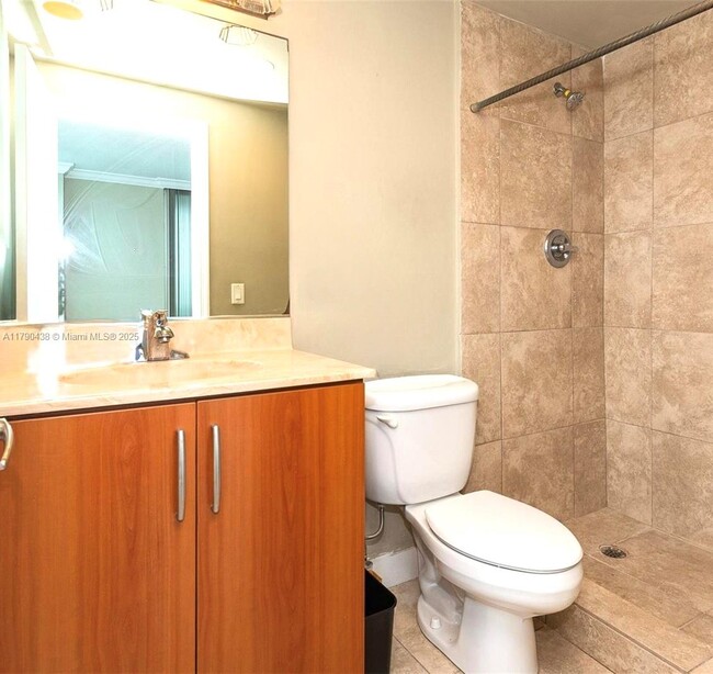 Building Photo - 7501 E Treasure Dr