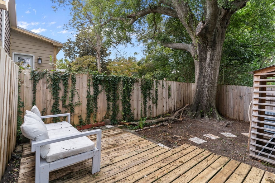 Building Photo - 318 Wright St