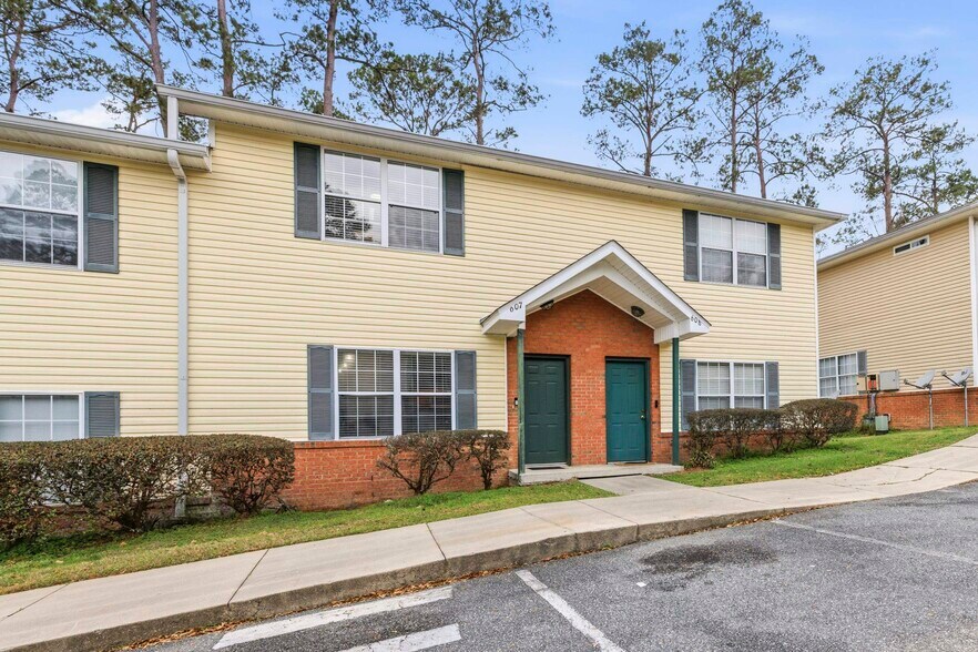 Building Photo - 2403 Hartsfield Road