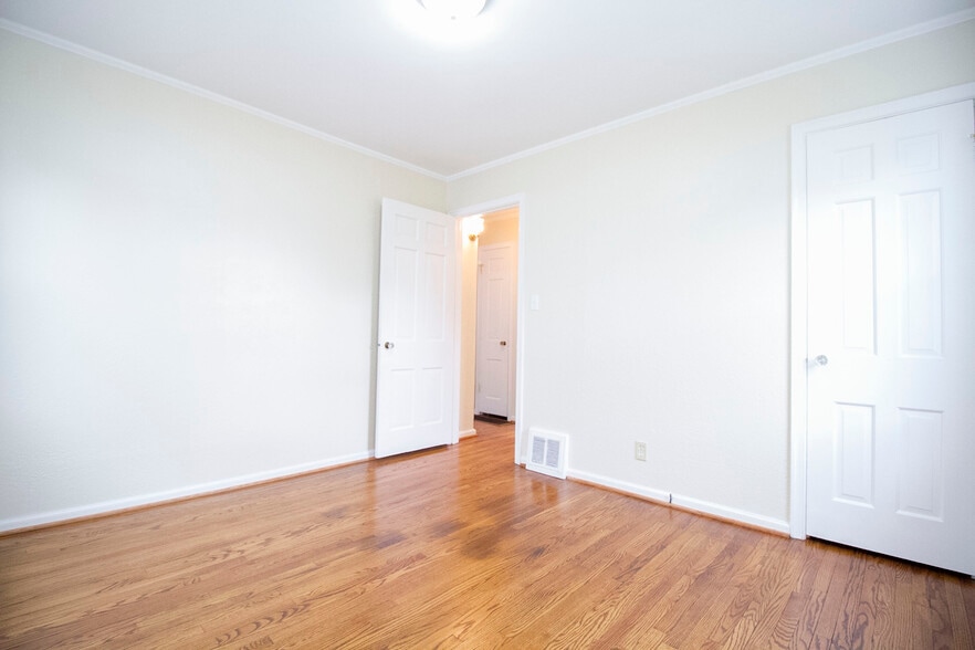 Building Photo - 3633 Elmhurst Rd