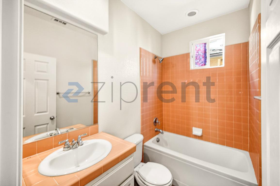 Building Photo - 3715 Hedge Ln