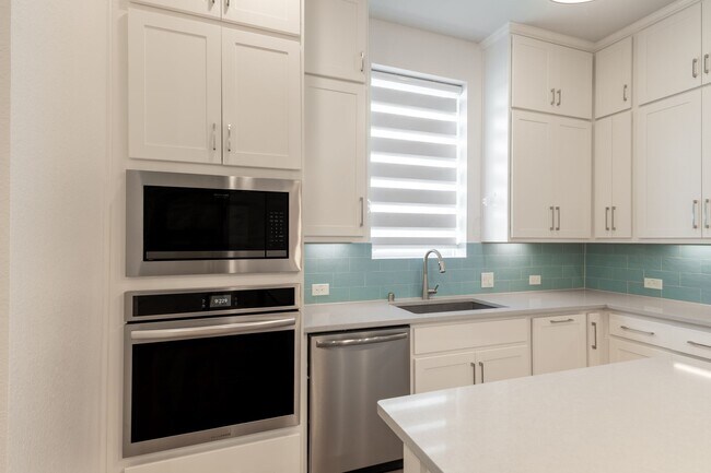 Building Photo - 6578 Scarlet Pond Ln