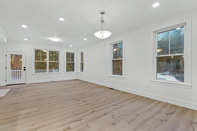 Building Photo - 19 Lily Pond Ln