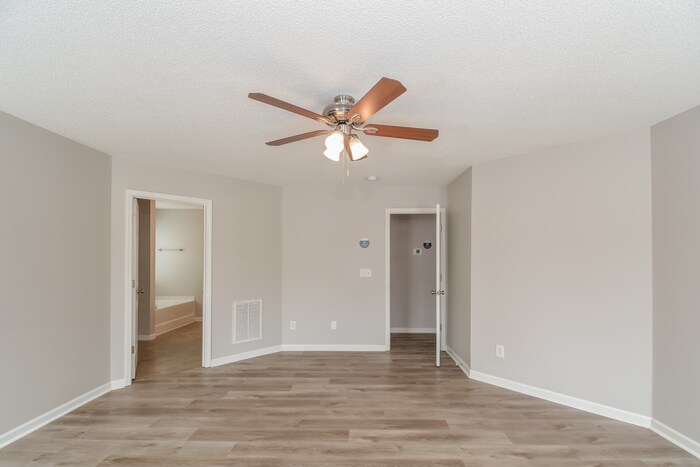 Building Photo - 4634 Stonewall Dr
