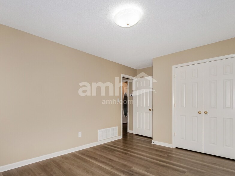 Building Photo - 1575 Far Dr
