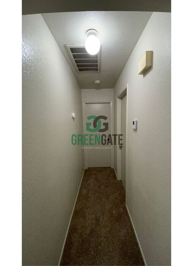 Building Photo - 3517 Woodglen Dr