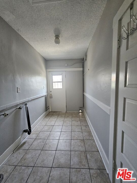 Building Photo - 2932 1/2 Normandie Ave