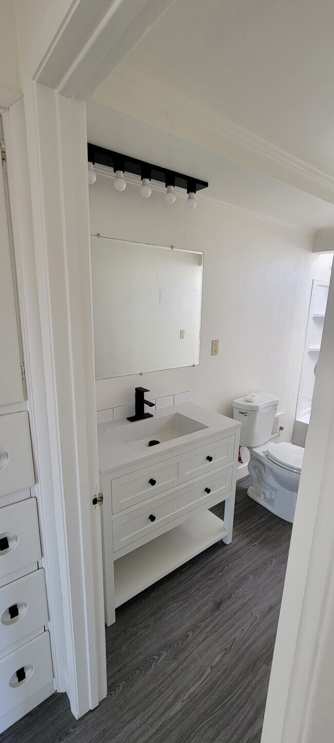 Building Photo - 610 Clay St