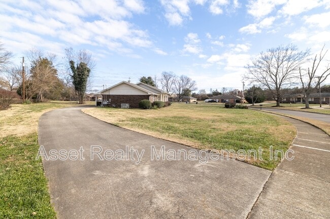 Building Photo - 11719 S Williamsburg Dr