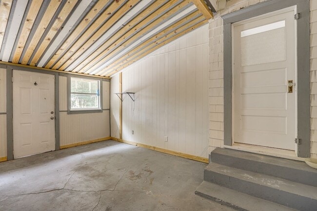 Building Photo - 6932 Oakwood St