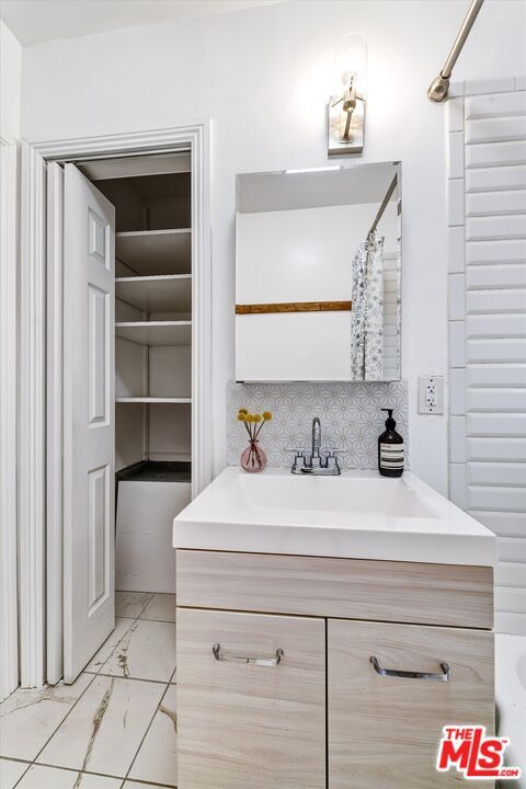 Building Photo - 1319 S Mansfield Ave