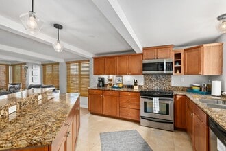 Building Photo - 3 bed 2.5  bath in the Heart of Mission Beach