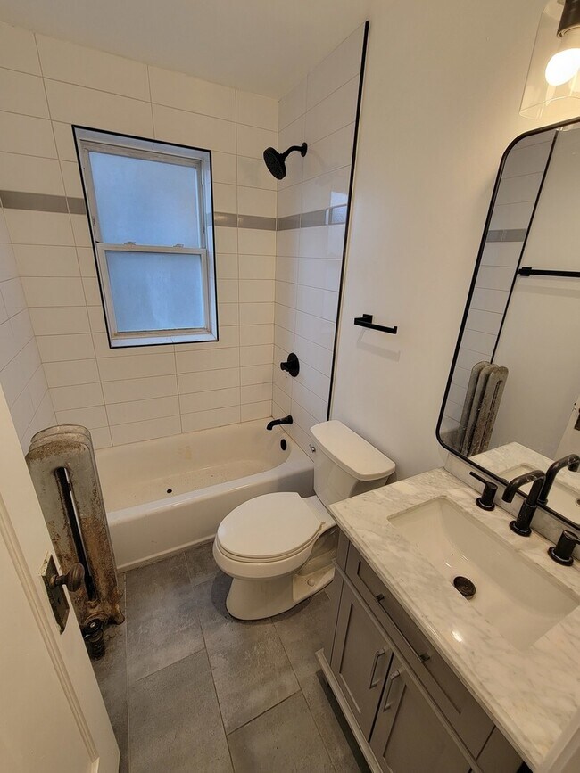 Building Photo - 6430 N Richmond St