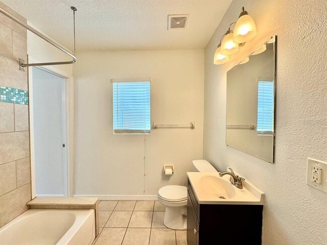 Building Photo - 809 W Hiawatha St