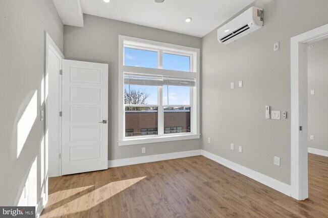 Building Photo - 2034 N Front St