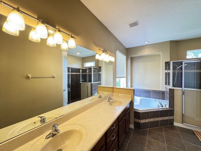 Building Photo - 4813 River Gem Ave