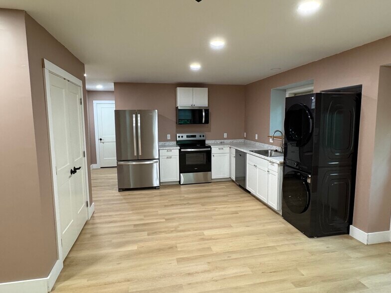 Kitchen and Laundry - 207 Usgewi Ct