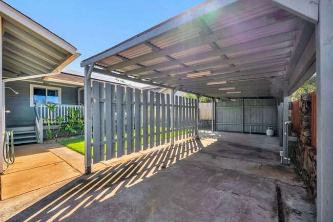 Building Photo - 305 Uala Pl