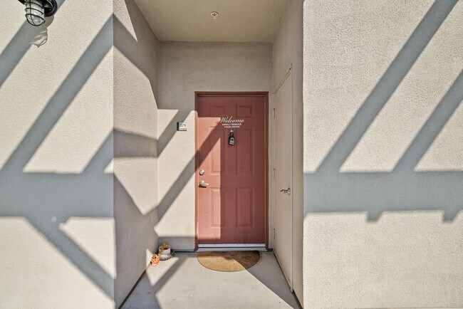 Building Photo - Modern and Luxurious 1 Bedroom 1 Bath Condo in the Desirable Brickyard Community