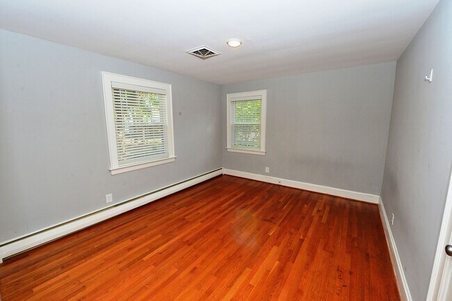 Building Photo - Water View, private wooded lot on dead end...