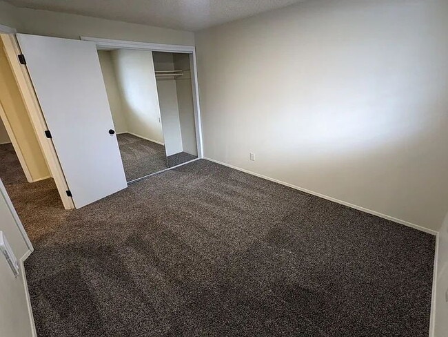 Building Photo - Available Now! Pet-Friendly 2 Bed/ 1.5 Bath with Patio & Parking