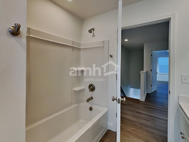 Building Photo - 980 Heritage Blvd