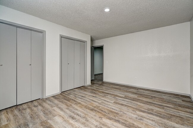 Building Photo - Beautiful 2 bed 2.5 bath condo home! Ready Soon!