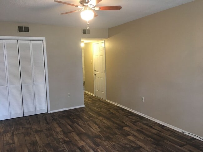 Building Photo - 3 Bed 1 Bath Home
