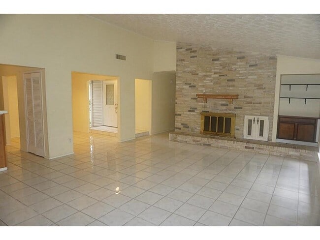 Building Photo - 14311 Templar Ln