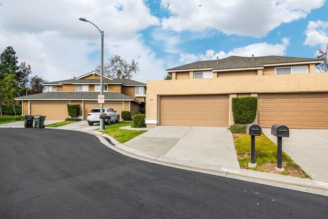 Building Photo - Beautiful 2-Story, 3-Bedroom, 3-Bath Townhome Community Pool