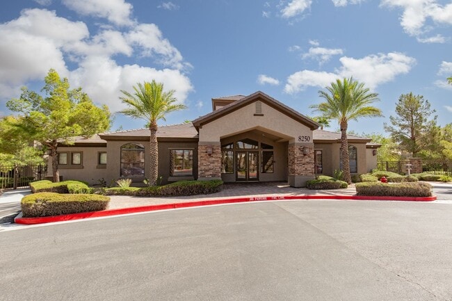 Building Photo - 1st floor unit in well maintained gated NW community with pool and spa