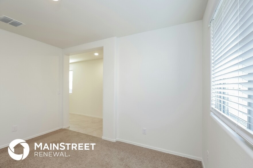 Building Photo - 25368 W Mahoney Ave