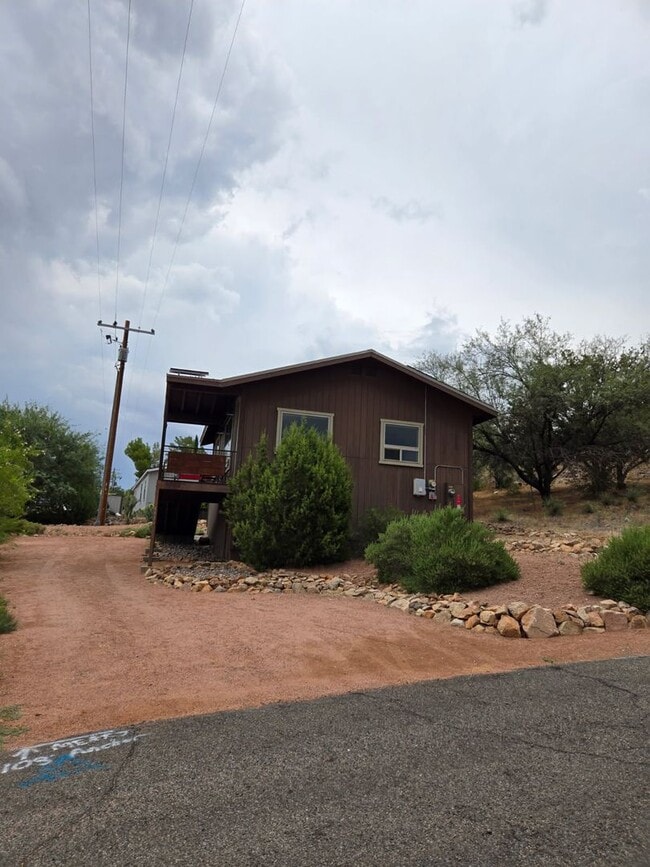Building Photo - 2 Bed 1 Bath In Rimrock Contact Property P...