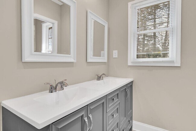 Building Photo - Beautiful renovated Home