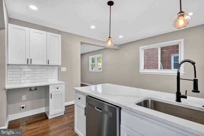 Building Photo - 1109 Congress St SE