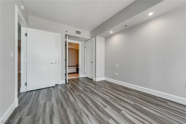 Building Photo - 2700 S Las Vegas Blvd
