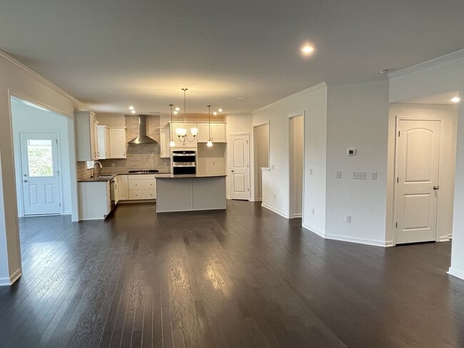 Building Photo - Large, Newer 4 Bedroom + Office and Loft i...