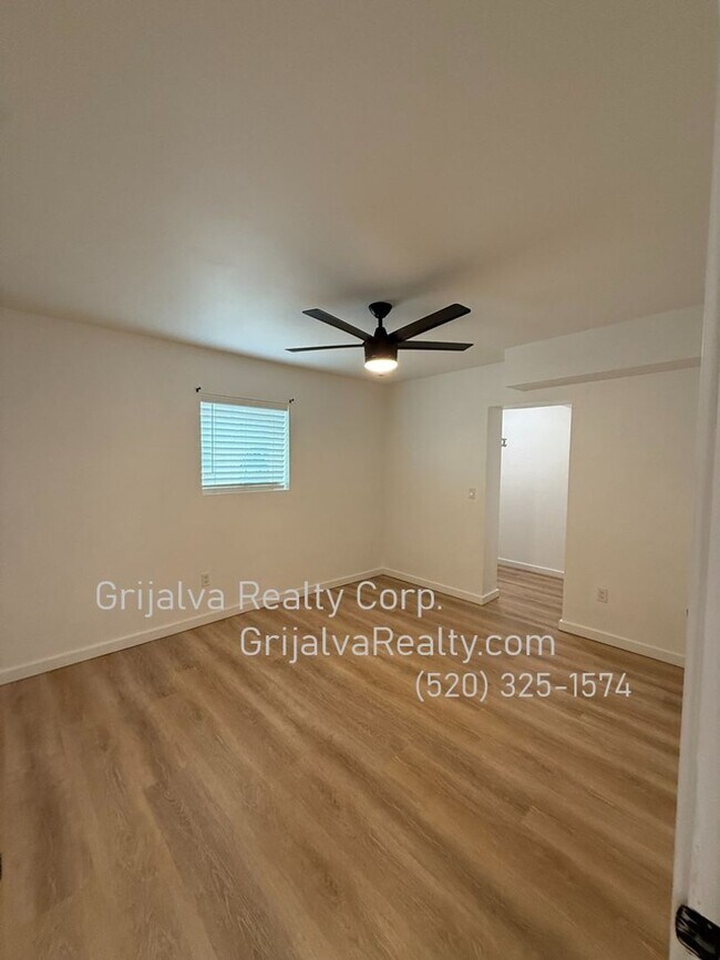 Building Photo - 2924 N Winstel Blvd