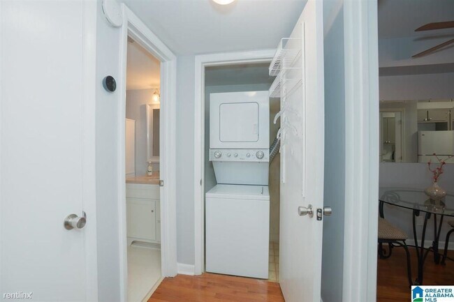 Building Photo - 2727 Highland Ave