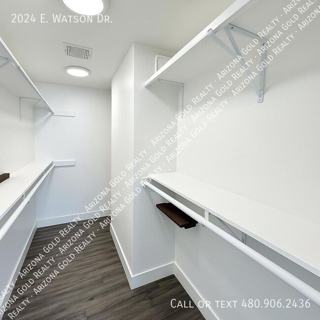Building Photo - 2024 E Watson Dr
