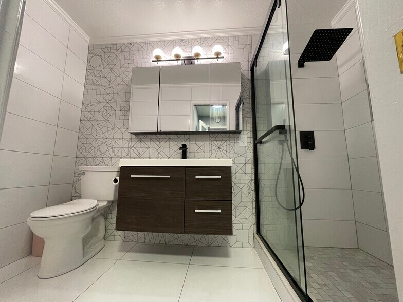 Master bath - 1310 Ridge Ct