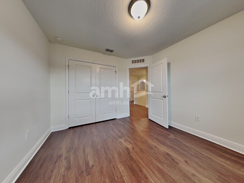 Building Photo - 20200 Calla Lily Dr