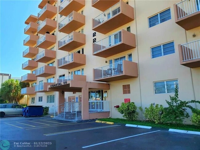 Building Photo - 2200 E Hallandale Beach Blvd