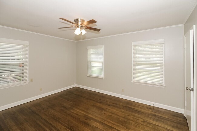 Building Photo - 4570 E Dearing Rd